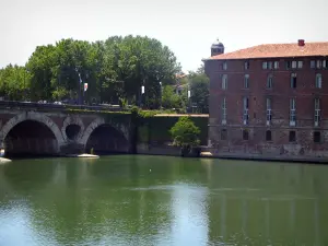 图卢兹 - Hôtel-Dieu Saint-Jacques和跨越河流的Pont-Neuf（加龙河）