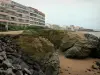 圣伊莱勒德里耶 - Sion-sur-l'Océan（海滨度假胜地）：Vendéecorniche，海滨长廊，建筑物和房屋的岩石