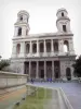 圣叙尔皮斯教堂 - 教堂的主要立面的看法从圣徒Sulpice广场的有喷泉的