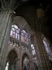 圣德尼大教堂 - 圣但尼大教堂的彩色玻璃窗