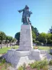 圣莱格至沃班航线 - 沃邦元帅的铜像在沃邦广场，在莫尔万地区自然公园