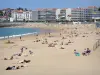 圣让德吕兹 - 沙滩与夏季度假者和海滨度假胜地的海滩正面
