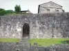 圣让 - 皮耶德波尔 - 这座历史名城的城墙