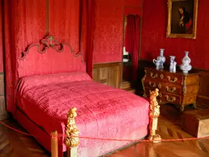 城堡Virieu - 城堡内部：国王房间的时代床