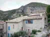 奥尔皮耶尔 - 悬崖（岩壁）俯瞰村庄的房屋