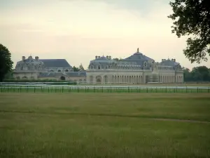 尚蒂伊 - 竞技场（赛马场）和GrandesÉcuries