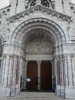 差距 - 新哥特式风格的Notre-Dame-et-Saint-Arnoux大教堂：大门