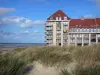 布赖迪讷 - 蛋白石海岸：沙丘种植了海洋度假胜地北海的oyats，建筑和海滩