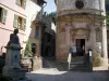 布里格 - 天使报喜的教堂，喷泉和中世纪村庄的房子
