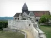库西堡 - 欧夫里克 - Church Saint-Sauveur和中世纪城市Coucy-le-Château的城墙