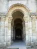 弗勒里修道院 - Saint-Benoît-sur-Loire修道院：罗马式教堂（修道院教堂）钟楼（塔楼门廊）的雕刻首都