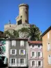弗瓦 - Foix（中世纪堡垒，城堡）计数的城堡的圆的塔俯视老镇的房子