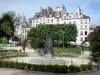 拉丁区 - RenéViviani广场的Saint-Julien-le-Pauvre喷泉和拉丁区的外墙