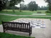 拉罗什至波赛航线 - 温泉公园：女士和国际象棋广场，长椅，草坪和树木