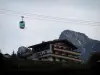 拉Clusaz - 缆车（滑雪缆车），小木屋和Aravis山脉的山脉