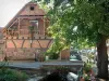 斯舍尔维莱 - 树，半木结构房屋和跨越河流的小花桥（Aubach）