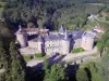查斯特卢城堡 - Chastellux-sur-Cure城堡的景色和Cure山谷的绿色环境