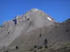 核桃通行证 - 从Noyer Pass，可以看到干旱的山脉