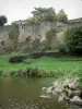 武旺 - 村墙和池塘