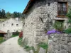 沙朗孔 - 中世纪村庄的石房子