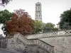 泽斯 - 楼梯，树木和Fenestrelle塔（旧罗马式大教堂的遗迹）占据了整体
