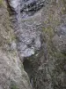 海峡游行 - 峡谷：河面两旁有岩石;在Dévoluy