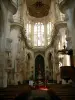 特鲁瓦 - 圣徒Pantaleon教会的内部有它的雕象的收藏的