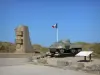 犹他州海滩 - Dunes-de-Varreville（登陆海滩）：Leclerc纪念碑，战车和国旗