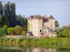 瑟雷 - 一所房子在Pouilly-sur-Saône依偎在河边的视图