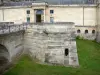 指南瓦勒德瓦兹省 - Château d'écouen-文艺复兴时期的国家博物馆 - 干护城河和城堡入口