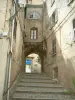 科尔特 - 阶梯式小巷内衬着通往小门廊的房屋
