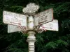 英仙座森林 - 与方向标志的十字路口杆 -  Rond des Rocherets