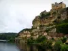 贝纳克和卡泽纳克 - 城堡及其悬崖占据了村庄和河流（多尔多涅省）的房屋，位于多尔多涅河谷的佩里戈尔