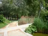 贝西公园 - 浪漫花园的游泳池