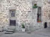 马尔科莱 - 用花装饰的石房子