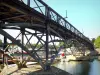 马恩河畔诺根特 - 横跨港口的行人天桥