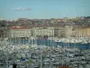 马赛 - 老港口的小船和风船行，在平底锅后的城市的大厦