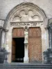 Abadia de Ambronay - Antiga abadia beneditina (centro de reuniões culturais): portal da igreja da abadia