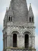 Abadía de Déols - Detalle de la torre del campanario de la antigua abadía de Nuestra Señora (campanario de la iglesia de la abadía románica de edad)