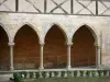 Abadia de Flaran - Antiga abadia cisterciense Notre-Dame de Flaran (centro de herança departamental, centro cultural departamental), no município de Valence-sur-Baïse: arcadas do claustro