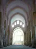 Abadia de Fontenay - Dentro da igreja da abadia: coro