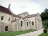 Abadia de Fontenay - Abside da igreja da abadia e campanário do edifício dos monges