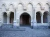 Abadía de Pontigny - Pórtico de la iglesia de la abadía