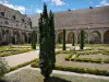 Abadia de Royaumont - Jardim do claustro