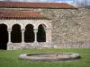 Abadia de Saint-Michel de Cuxa - Bacia e arcadas do claustro românico