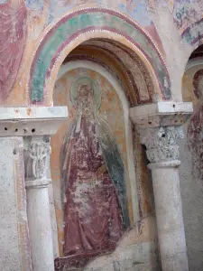 Abadia de Saint-Savin - Interior da igreja da abadia: murais (afrescos) e capitéis esculpidos