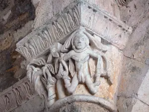 Abadia de La Sauve-Majeure - Capitol esculpida da igreja da abadia: dois personagens amarrados de frente para as sirenes de peixe