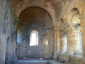 Abadia de La Sauve-Majeure - Absidiole e capitais esculpidas do coro da igreja da abadia