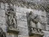 Abbatiale de Saint-Jouin-de-Marnes - Église de style roman poitevin : statues (sculptures) de la façade