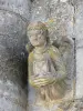 Abbatiale de Saint-Jouin-de-Marnes - Église de style roman poitevin : statue (sculpture) de la façade